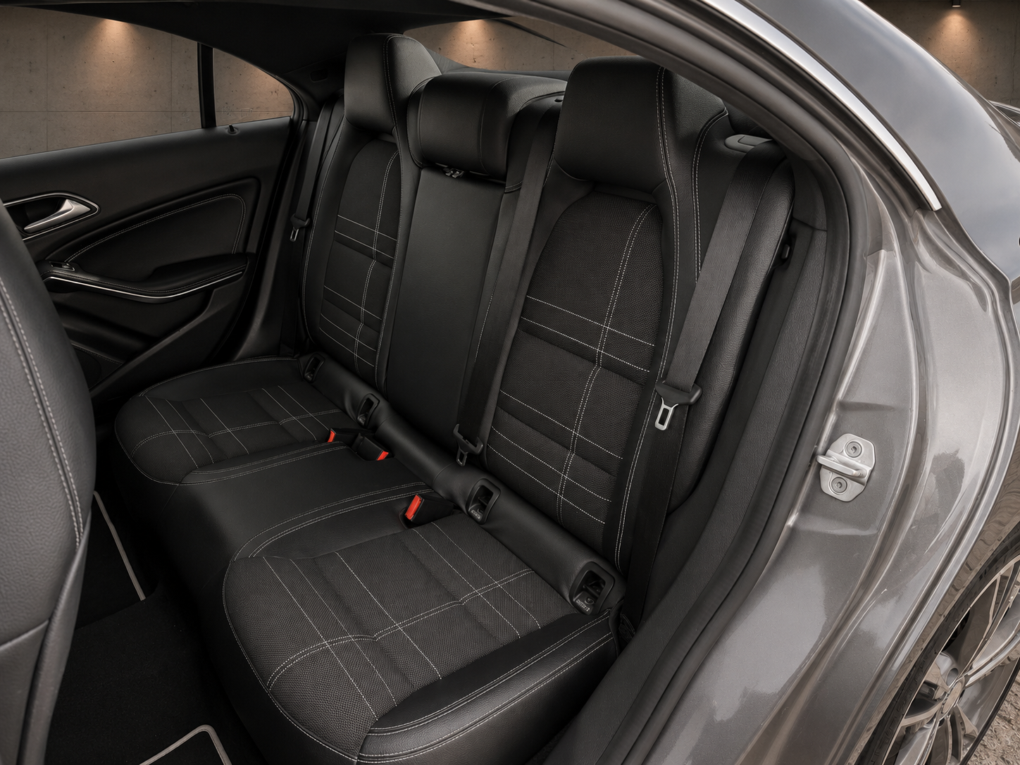 Mercedes-Benz CLA 180d interior traseiro