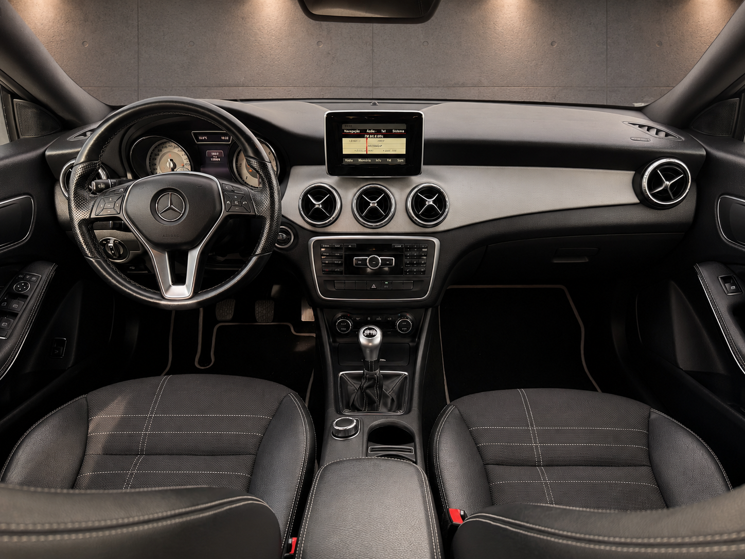Mercedes-Benz CLA 180d painel
